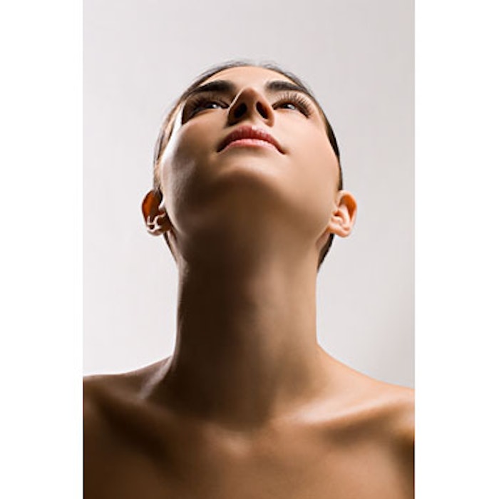 A woman with no platysma bands