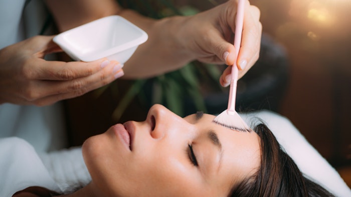 Microdermabrasion enhances the efficacy of glycolic acid 70% peels.