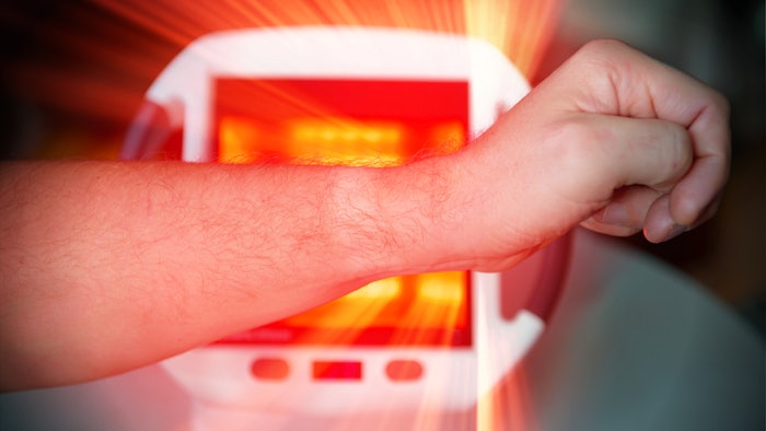 Application of near infrared light to the recipient site before and after fat transfer improved graft retention.