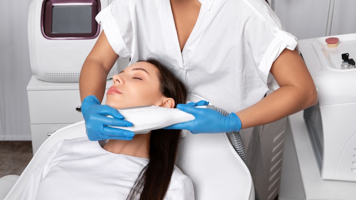 Combination 755 nm picosecond and 1,060 nm laser treatments offered visible improvement in the chin area for 180 days.