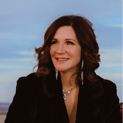 2021 Headshot Deirdre Crop 02 Photo Credit Desiree Nicole