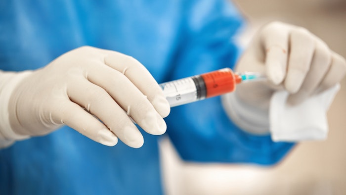Combining fat grafts with autologous conditioned serum improved graft survival compared to PRP-enhanced grafts.