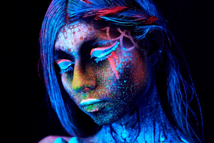 Researchers in New Zeeland have discovered the UV and visible light exposure lead to widespread changes in hair lipidomes. The study also uncovered more types of lipids previously not found in hair.