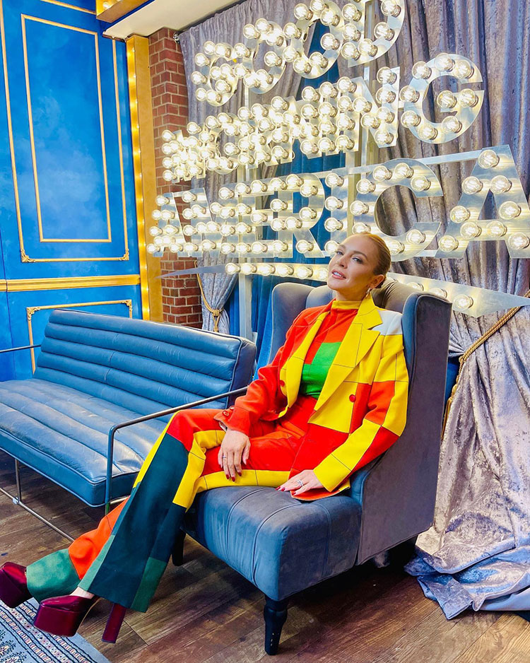 Lindsay Lohan is back, baby!