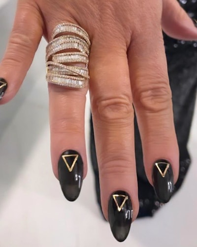 Jennifer Coolidge's gothic Golden Globes nail look by Vanessa Sanchez McCullough.