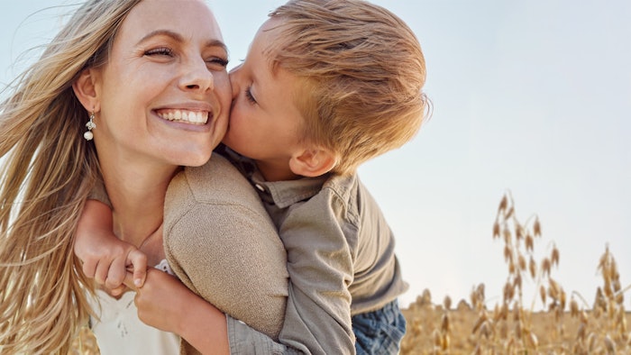 Derived from German-grown oats processed regionally, SymCalmin Avena—in addition to soothing the skin of itching, tightness or redness—helps to regulate its moisture balance to prevent dryness.