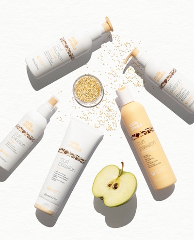 Whether cleansing, conditioning, blow-drying or styling, each curl passion product has been developed to achieve beautifully defined curls and waves. Since natural curls need special care, this is why milk_shake’s curl passion range now offers various steps to work 2A–3C curls