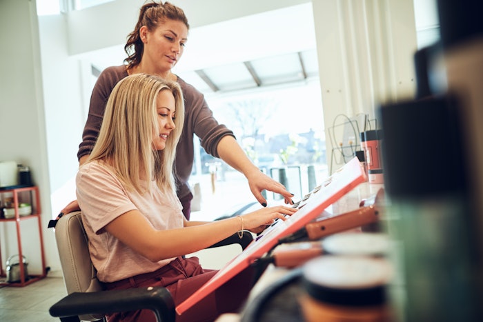 A new survey by Square analyzes the relationship between clients and their hair stylist, uncovering that 1 in 3 of consumers are in an ‘open relationship’ with their provider.