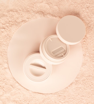 ICONS|ICS’ EcoRefill Powder Pot (26 ml) is constructed with monomaterial PP (and is thus curbside recyclable) and offers a smooth, mess-free refill experience, per the manufacturer.