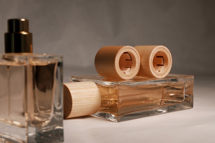 The interior structure of Quadpack’s 100% wooden fragrance cap allows it to function with zero plastic, but is hidden from view for a luxury look.