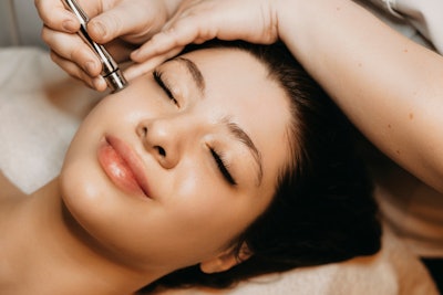 Studies have shown that RF microneedling can improve skin texture, reduce pore size, and effectively treat acne scars.