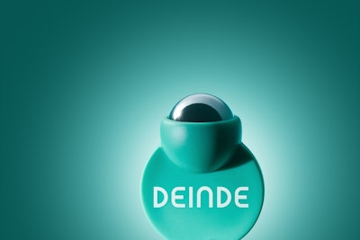 Designed to be paired with the Line-Smoothing Eye Cream, the Ultra-Cooling Eye Roller is used to massage the orbital area.