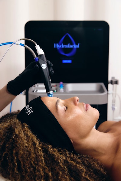 Hydrafacial works through a unique vortex-fusion technology that exfoliates, helps to clear impurities and infuses the skin with targeted serums.