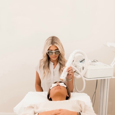 Because it bypasses epidermal melanin, Neo offers unrivaled safety for darker skin tones, providing consistent, transformative results where other devices cannot.