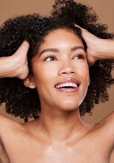 Yerbaluxe-Crown is designed to tackle common issues such as frizz, damaged hair and tangles.