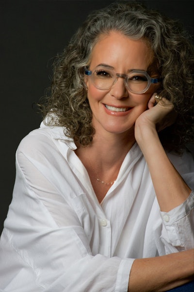 Diane Alexander, MD, FACS, is an award-winning Atlanta plastic surgeon with over twenty years of experience.