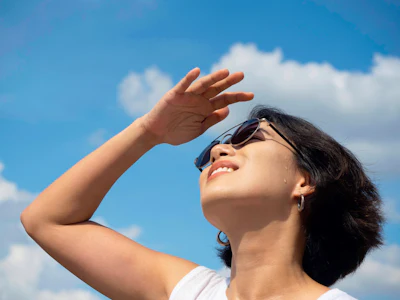 As extreme heat and thermal fluctuations become everyday micro-stressors for urban skin, dsm-firmenich has launched Alpaflor Neurosooth, a bioactive designed to bridge the gap between climate resilience and emotional well-being.