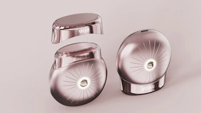 The Skin Soothing Device takes a more recovery-focused approach, pairing red and infrared LED therapy with dual thermal functionality. With both cooling and warming modes, it is designed to calm the skin post-treatment, reduce visible irritation and support overall skin revitalization.