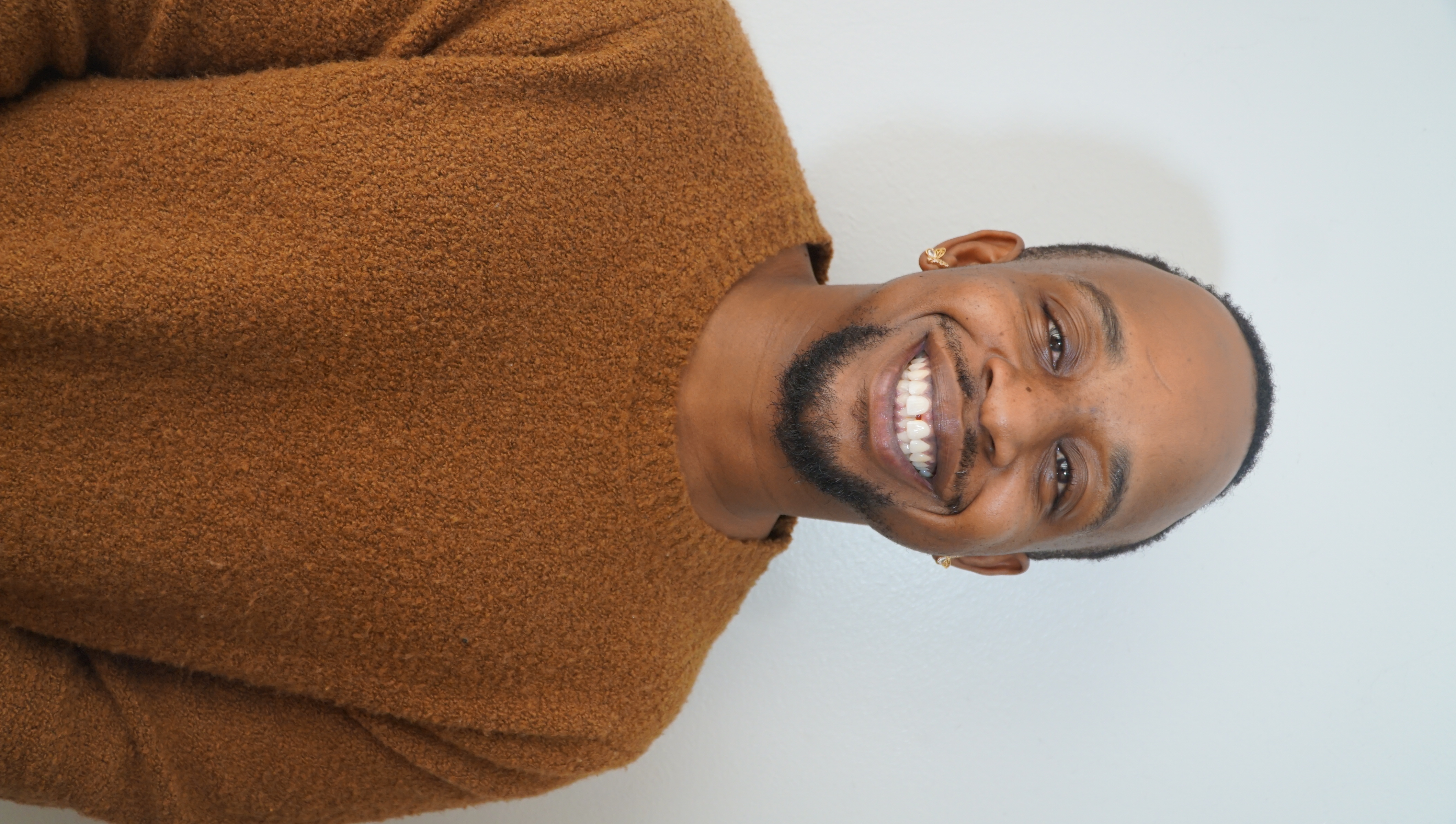 Golden Sweater Big Smile (1)